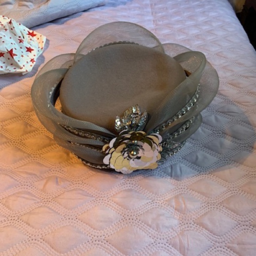 GREY/SILVER FLOWER CROWN FORMAL HAT